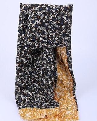 Foulard automne-hiver, motif petites fleurs, couleurs jaune ocre-écru-noir-bleu-gris, en viscose, 90 cm sur 185 cm, neuve