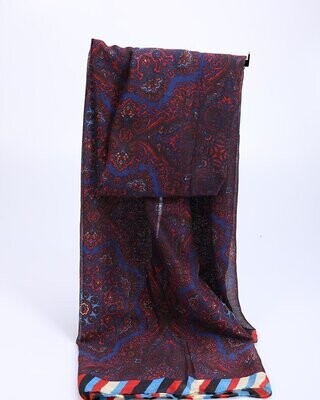 Foulard automne-hiver, motif jacquard stylisé, couleurs rouge clair-rouge foncé-bleu clair-bleu foncé-brun-noir, en polyester, 90 cm sur 180 cm, neuve Foulard automne-hiver, motif jacquard stylisé, couleurs rouge clair-rouge foncé-bleu clair-bleu foncé-brun-noir, en polyester, 90 cm sur 180 cm, neuve