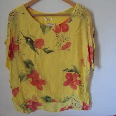 Blouse-haut été en viscose, fond couleur jaune avec motif fleur, TU, neuve Blouse-haut été en viscose, fond couleur jaune avec motif fleur, TU, neuve