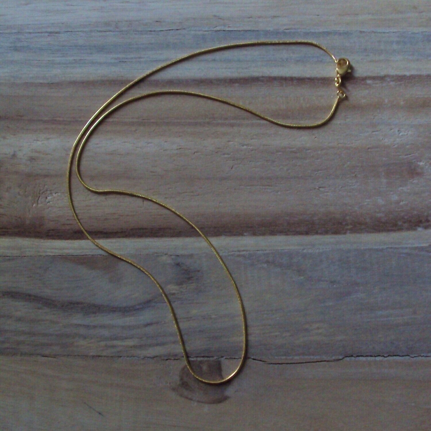 Chaîne modèle fine maille serpent 1mm, "goldfilled" 18 K, longueur : 60 cm, neuf  - ? livraison gratuite -