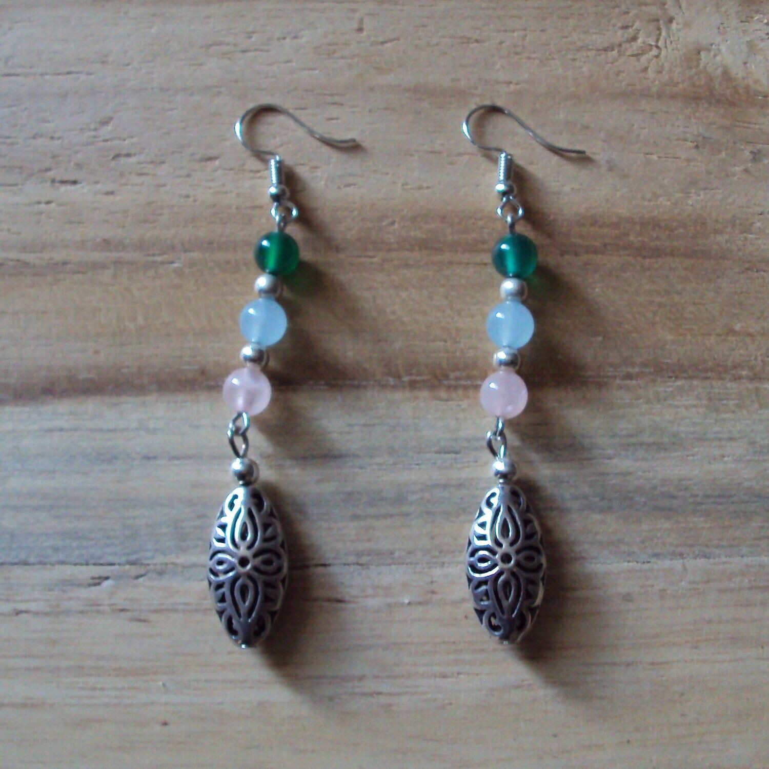 Boucles d'oreilles avec pierres naturelles et motif argent