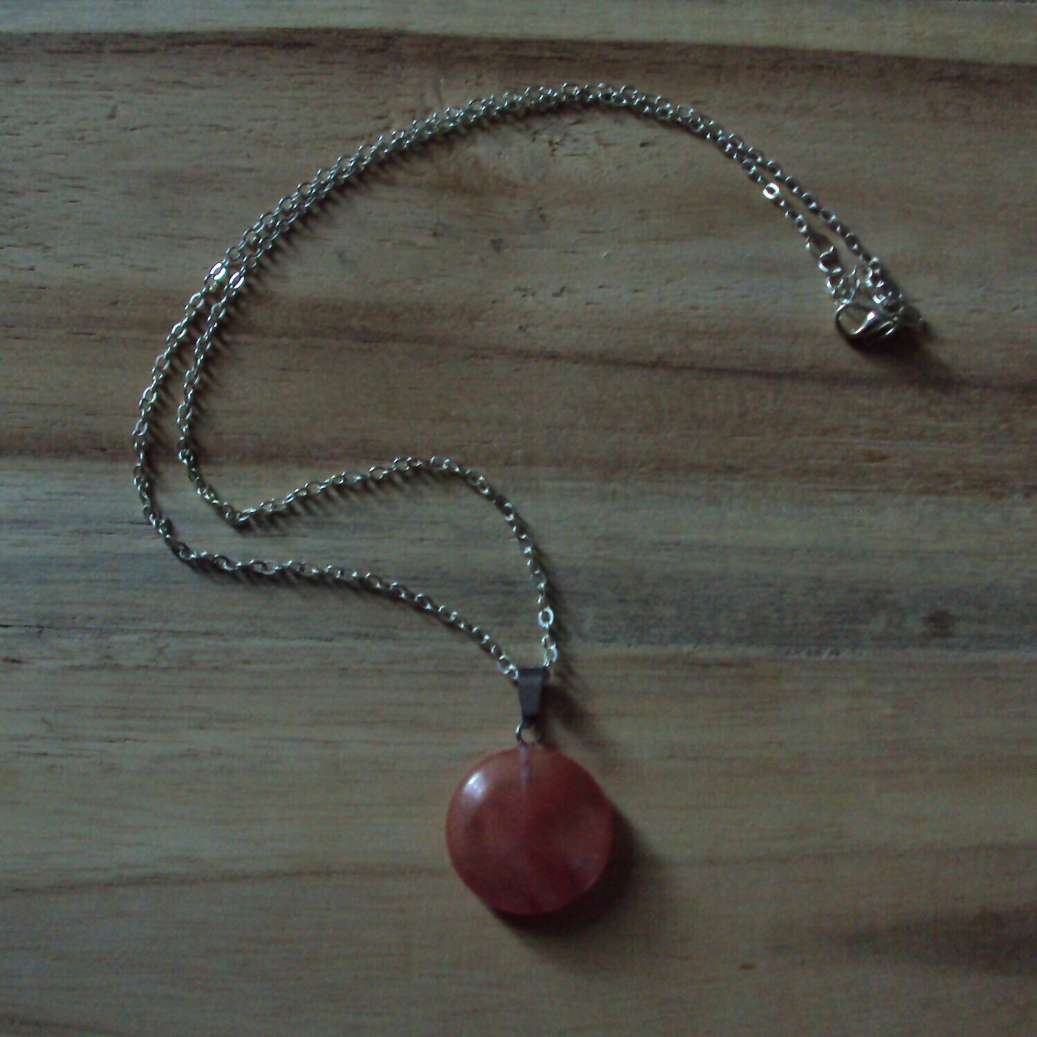 Pendentif handmade, médaillon en pierre fine naturelle tourmaline pastèque, 1,8 cm, et chaîne maille jaseron 60 cm, neuf