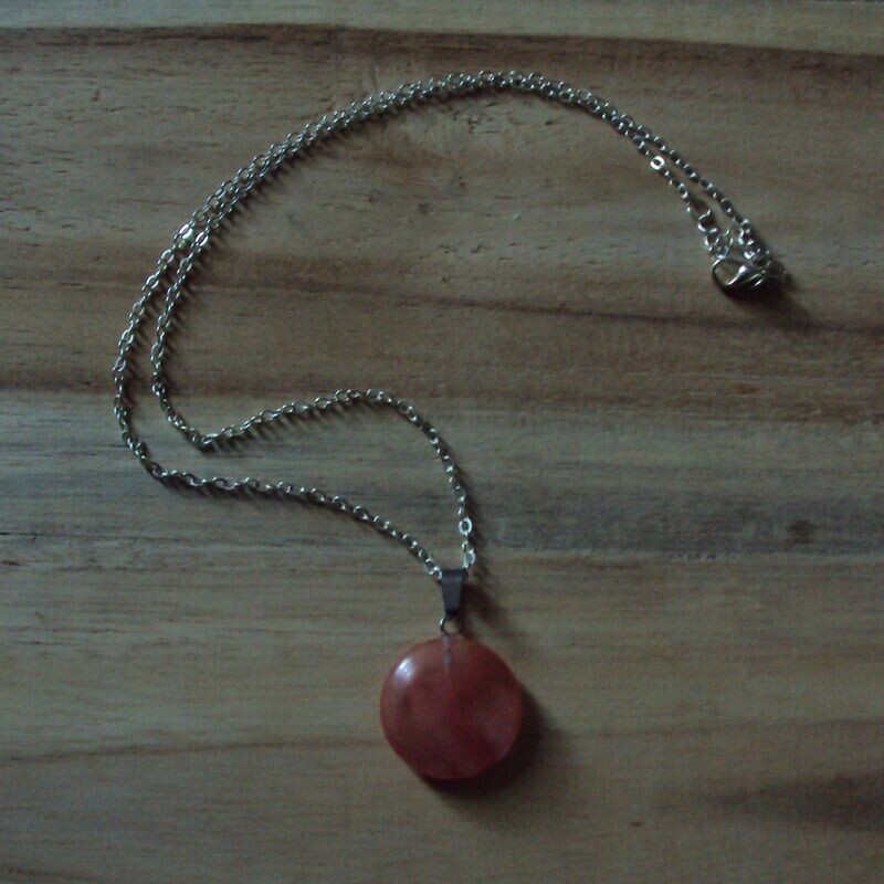 Pendentif handmade, médaillon en pierre fine naturelle tourmaline pastèque, 1,8 cm, et chaîne maille jaseron 60 cm, neuf