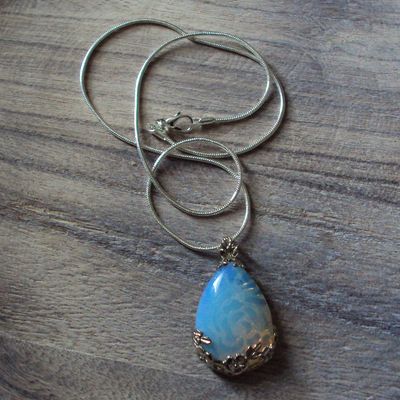 Pendentif motif goutte, handmade, en pierre fine naturelle  opale, et chaîne argent 50 cm, neuf