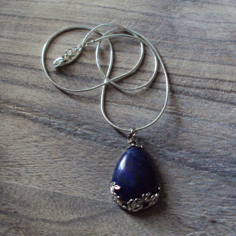 Pendentif motif goutte, handmade, en pierre fine naturelle  lapis lazuli, et chaîne argent 50 cm, neuf
