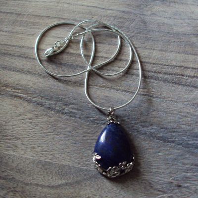Pendentif motif goutte, handmade, en pierre fine naturelle  lapis lazuli, et chaîne argent 50 cm, neuf