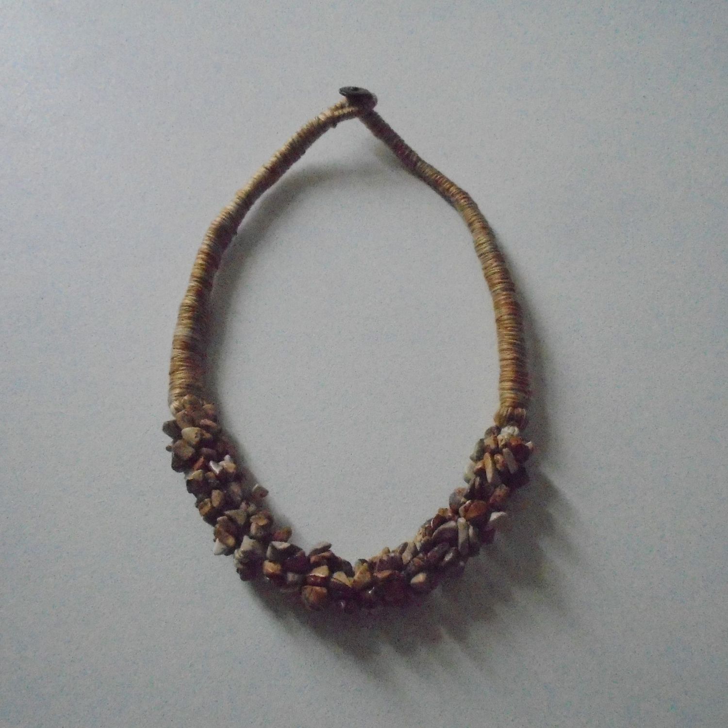 Collier multi-rangs, handmade, en pierre fine naturelle jaspe paysage, et en corde, 46 cm, neuf