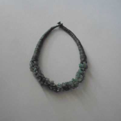 Collier multi-rangs, handmade, en pierre fine naturelle aventurine, et en corde, 46 cm, neuf