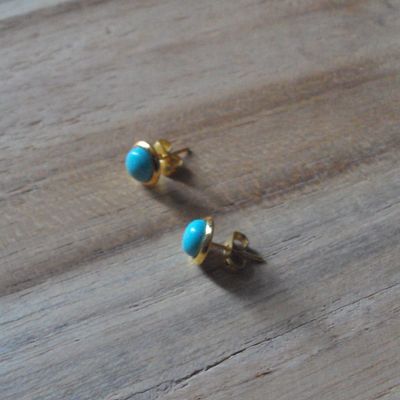 Boucles d'oreilles avec petit cabochon  de 5 mm de diamètre, en pierre naturelle turquoise fermoir en alliage de cuivre, neuves