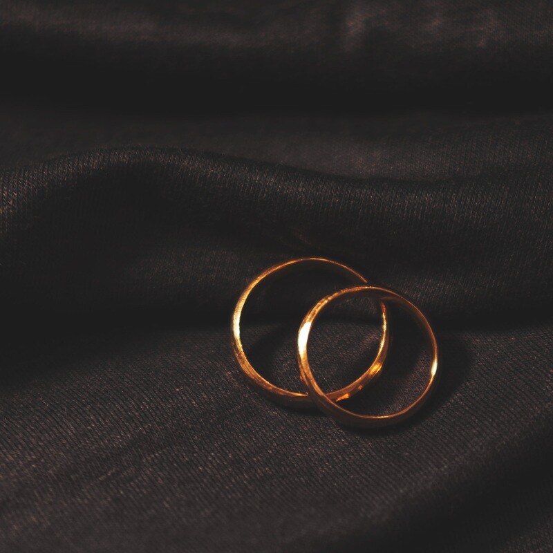 Classy and Minimalist Gold Couple Rings (Roman)