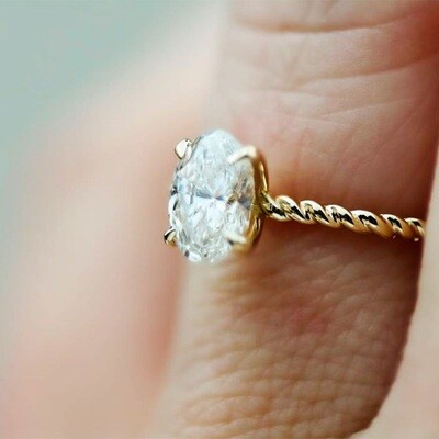Oval Cut Diamond Engagement Ring (Luna)