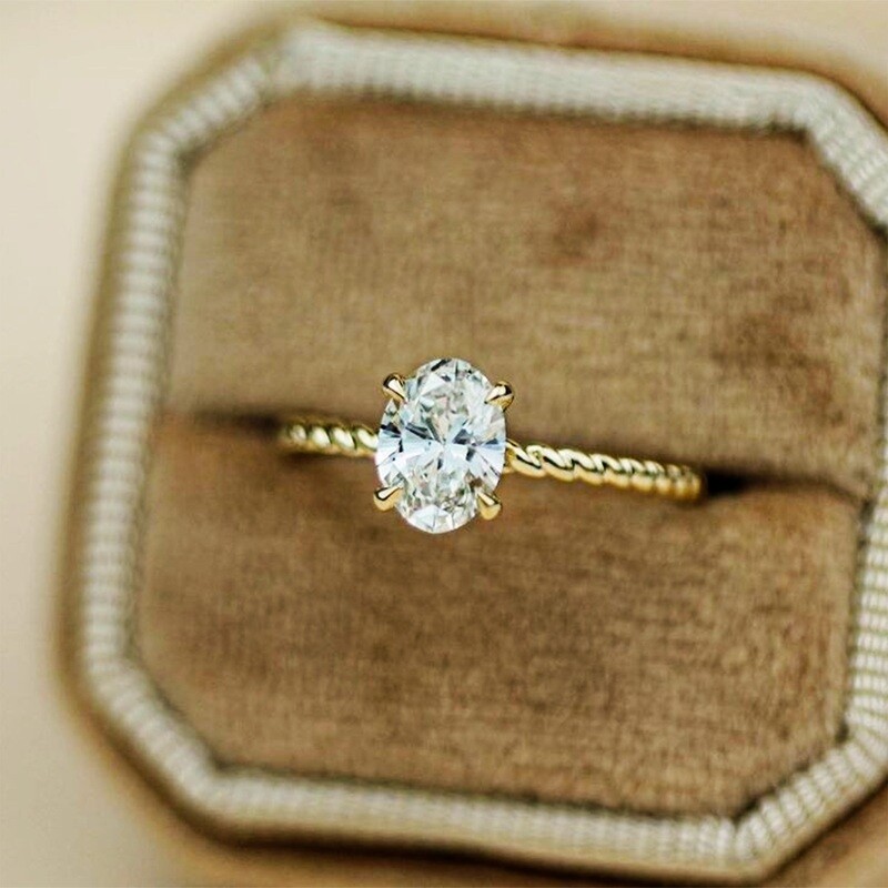 Oval Cut Diamond Engagement Ring (Luna)