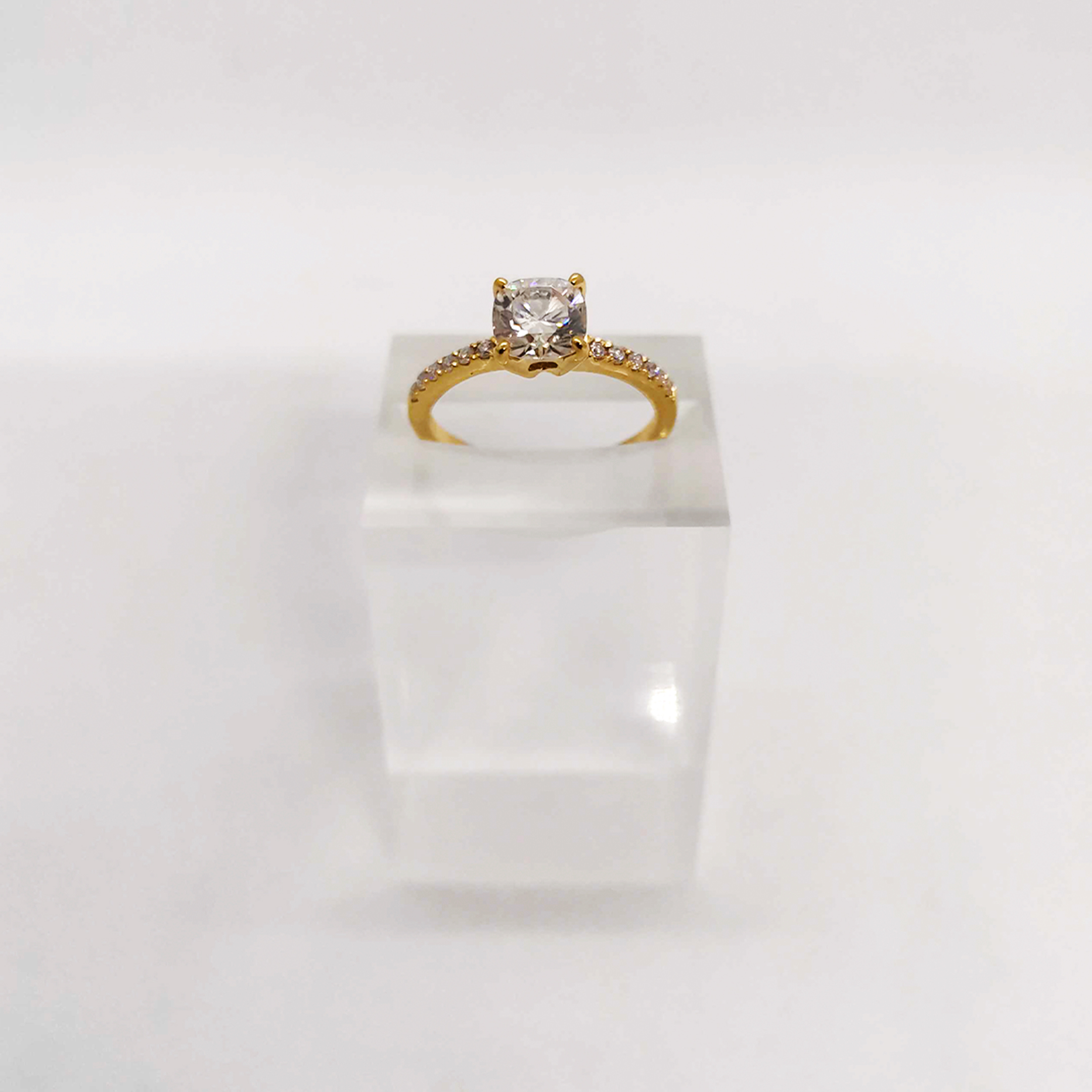 Cushion-cut Solitaire Engagement Ring (Glamira)