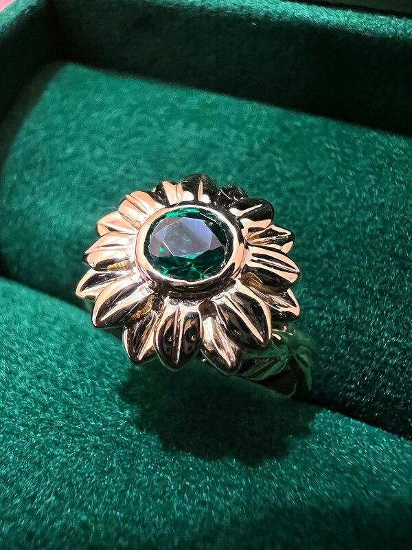 Emerald Gemstone Sunflower Ring (Helian)