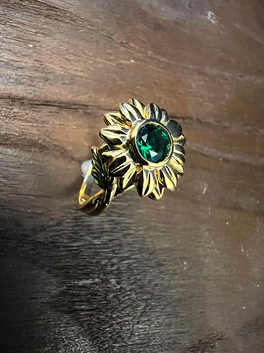 Emerald Gemstone Sunflower Ring (Helian)
