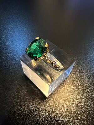 Oval-Cut Emerald Gemstone Ring (Fritz)