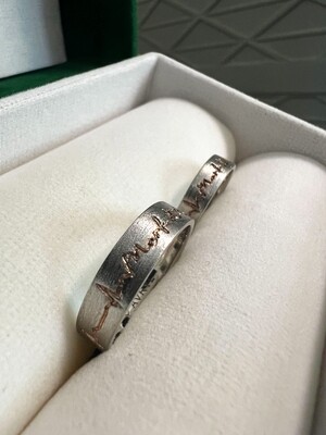 Heartbeat Lines Inspired Wedding Rings (Pintig)