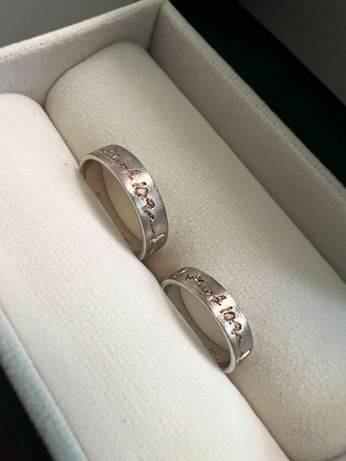 Heartbeat Lines Inspired Wedding Rings (Pintig)