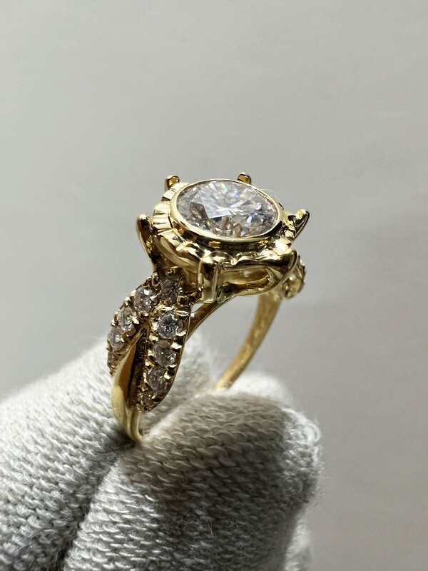 1 carat Queenly Engagement Ring (Reyna)
