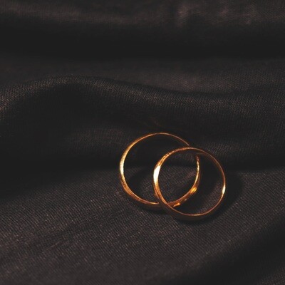 Classy and Minimalist Gold Couple Rings (Roman) Classy and Minimalist Gold Couple Rings (Roman)