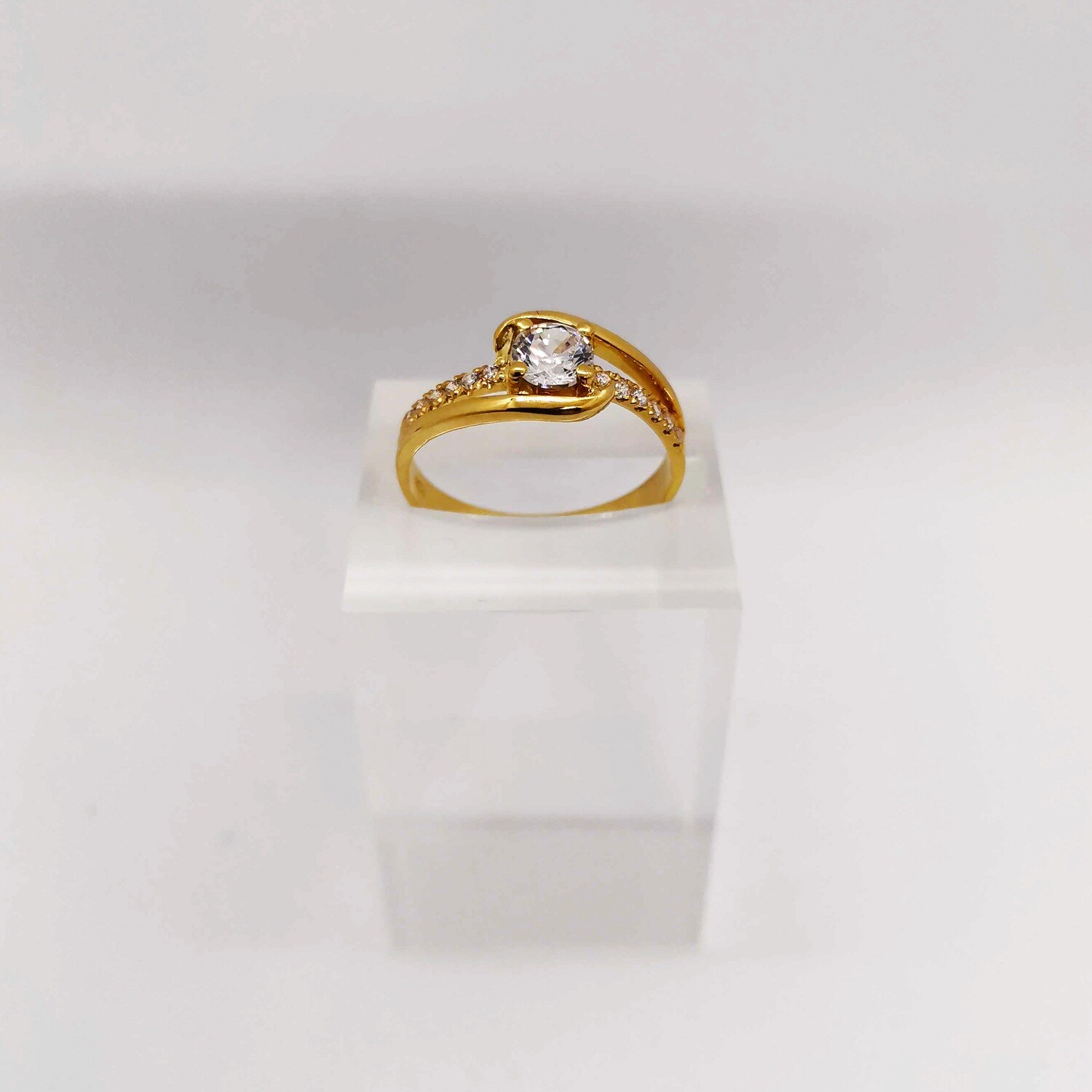 Twist Crossover Engagement Ring "Adah"