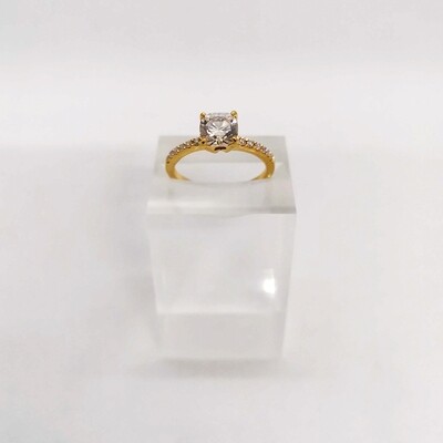 Cushion-Cut Solitaire Engagement Ring (Glamira)