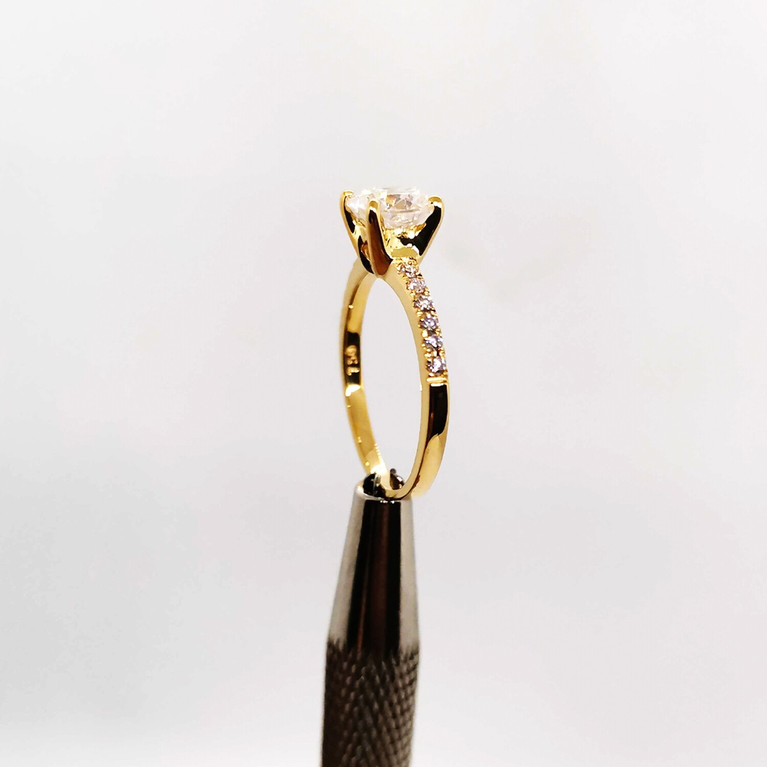 Cushion-Cut Solitaire Engagement Ring (Glamira) Cushion-Cut Solitaire Engagement Ring (Glamira)