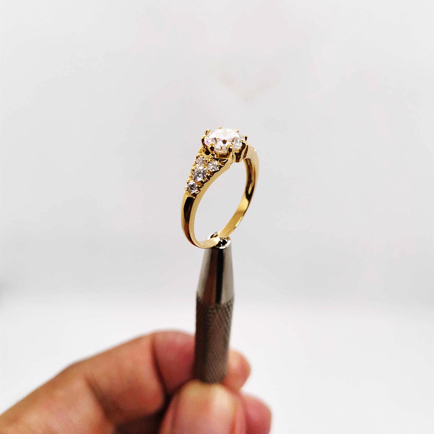 Classic Lady’s Slipper Engagement Ring (Mayumi)