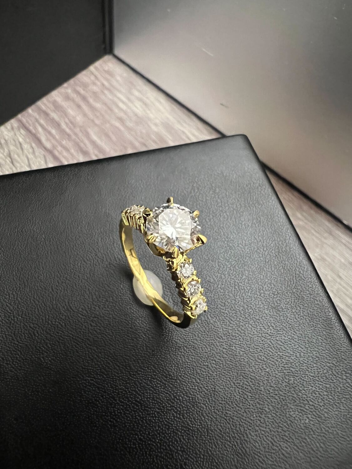 1 carat Solitaire Engagement Ring (Mineah)