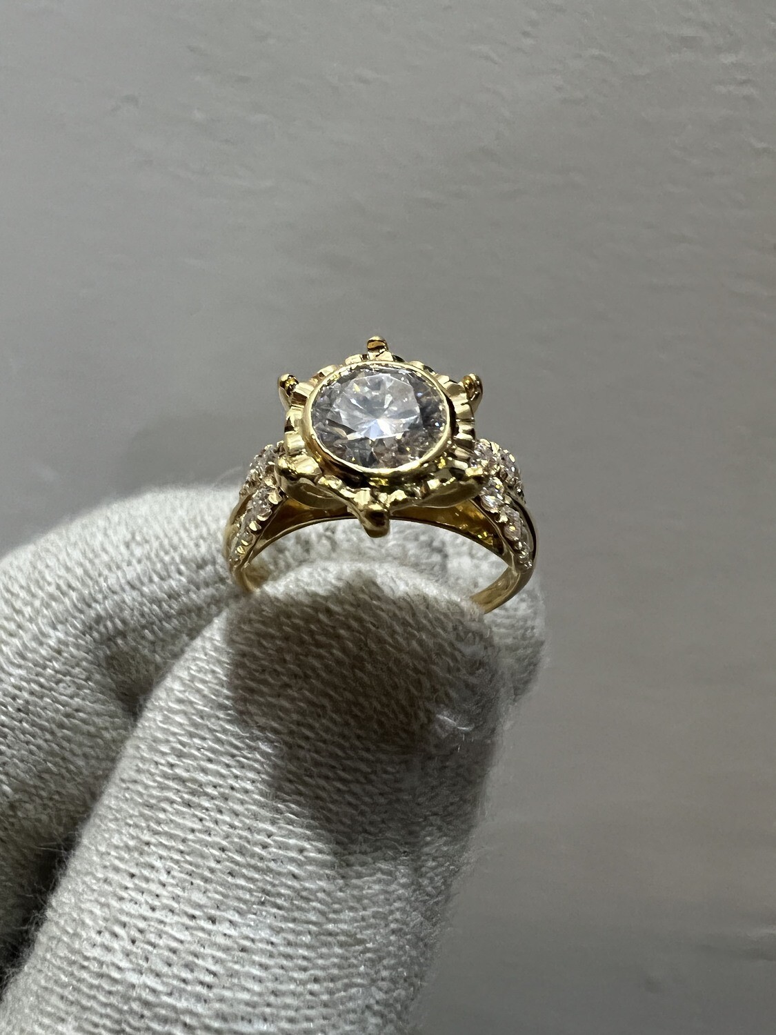 1 carat Queenly Engagement Ring (Reyna)