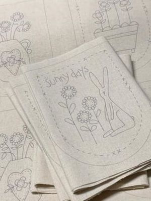 Birdhouse Sunny Days Bunting – Stitchery Panel – DV3287