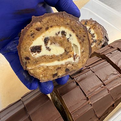 STICKY TOFFEE BLONDIE LOG 🎄 STICKY TOFFEE BLONDIE LOG 🎄