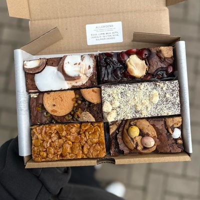 NAUGHTY BROWNIES BOX