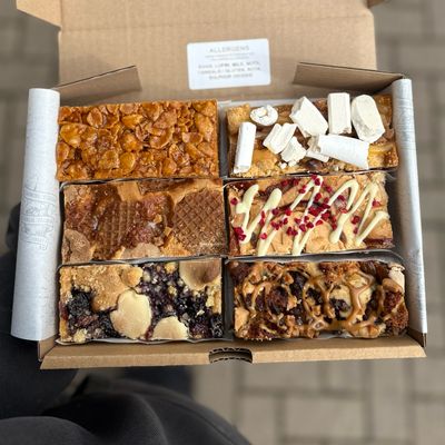 BANGIN' BLONDIES BOX