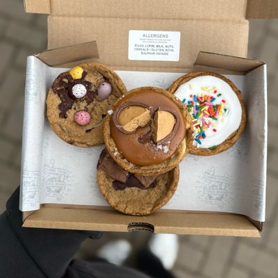 CRACKIN' COOKIE BOX