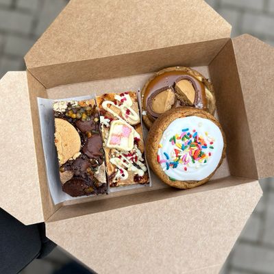 MARTIN'S MEGA MIXED BOX