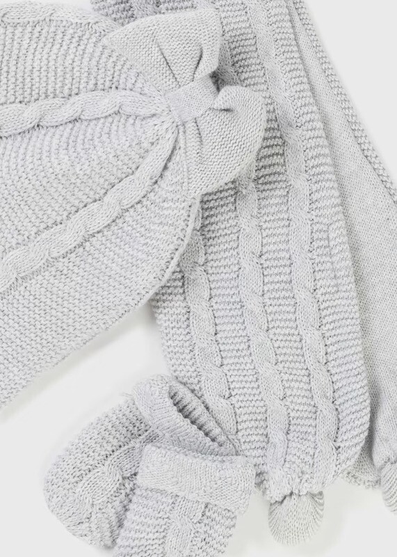 Mayoral newborn knitted set