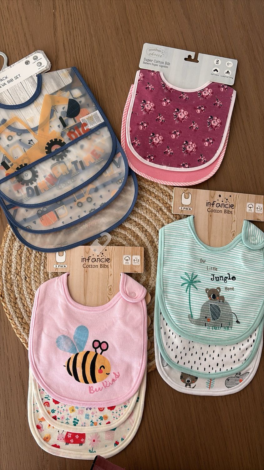 SRFN set of 2 bibs &#39;flowers&#39;