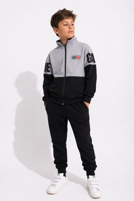 Tracksuit game on set