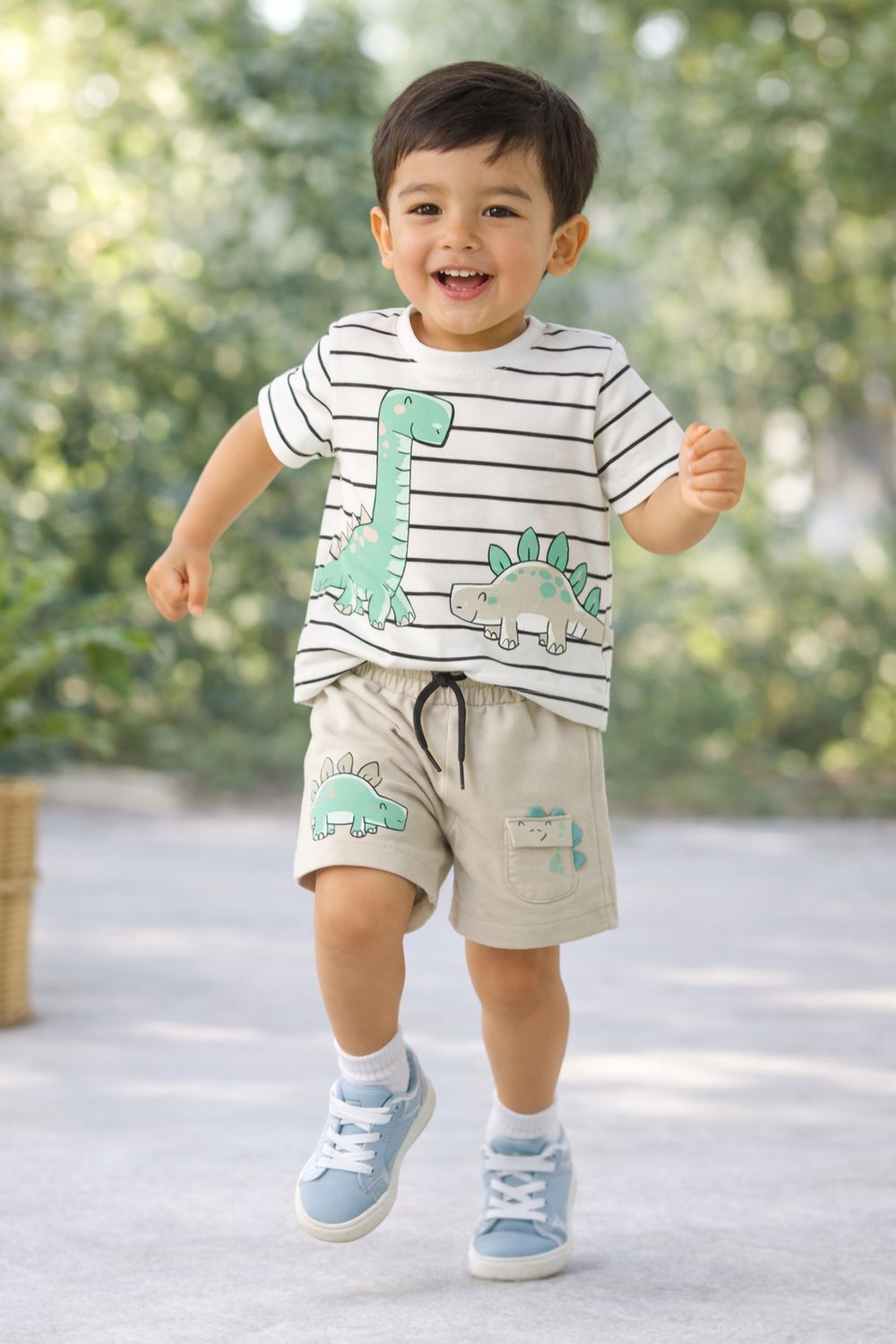 Mayoral t-shirt and shorts play with dino