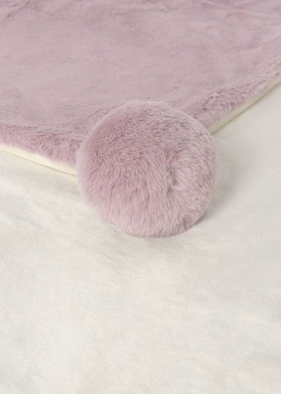 Mayoral fur blanket
