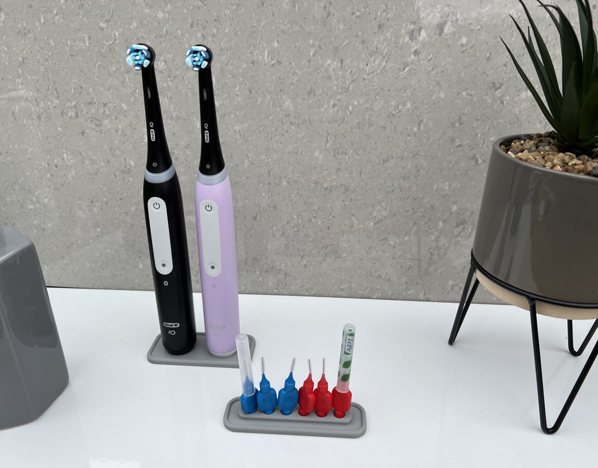 Interdental brush holder stand for 6 micro Pro Formula brushes 