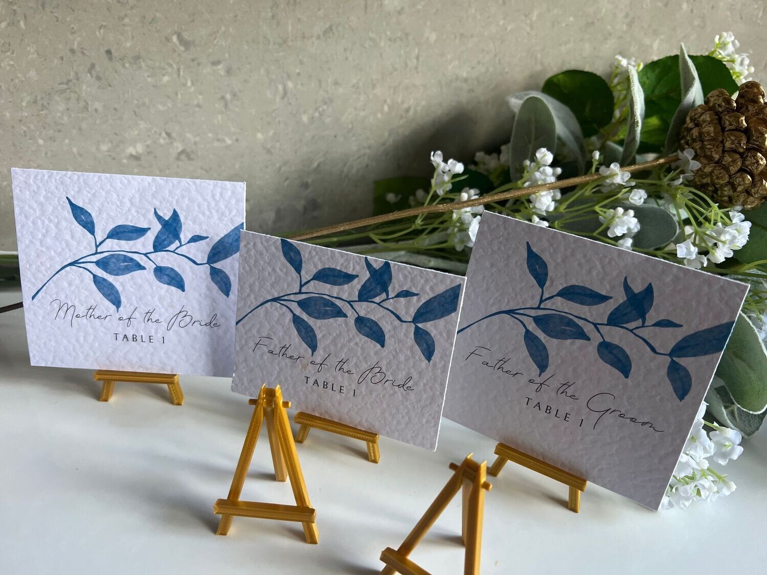 Set of 5 mini place card easels: a stylish addition to Wedding table decorations
