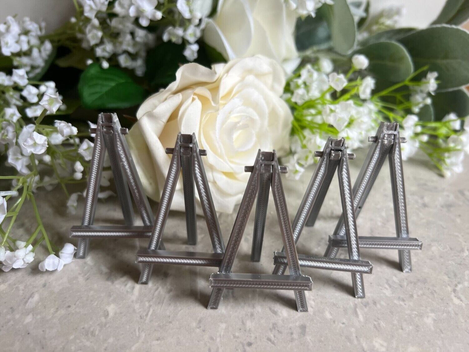 Set of 5 mini place card easels: a stylish addition to Wedding table decorations
