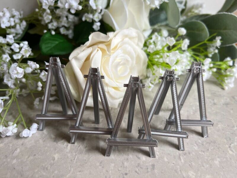 Set of 5 mini place card easels: a stylish addition to Wedding table decorations