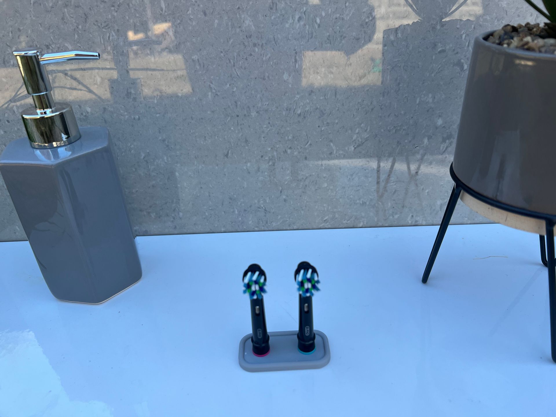 Stand for two Braun Oral B brush heads