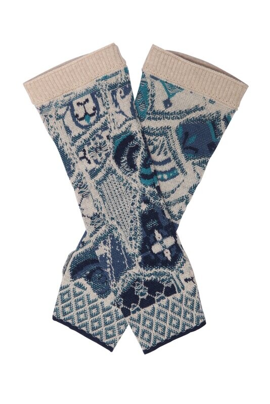 IVKO Woman
Wrist Warmers, Trencar Pattern IVKO Woman
Wrist Warmers, Trencar Pattern