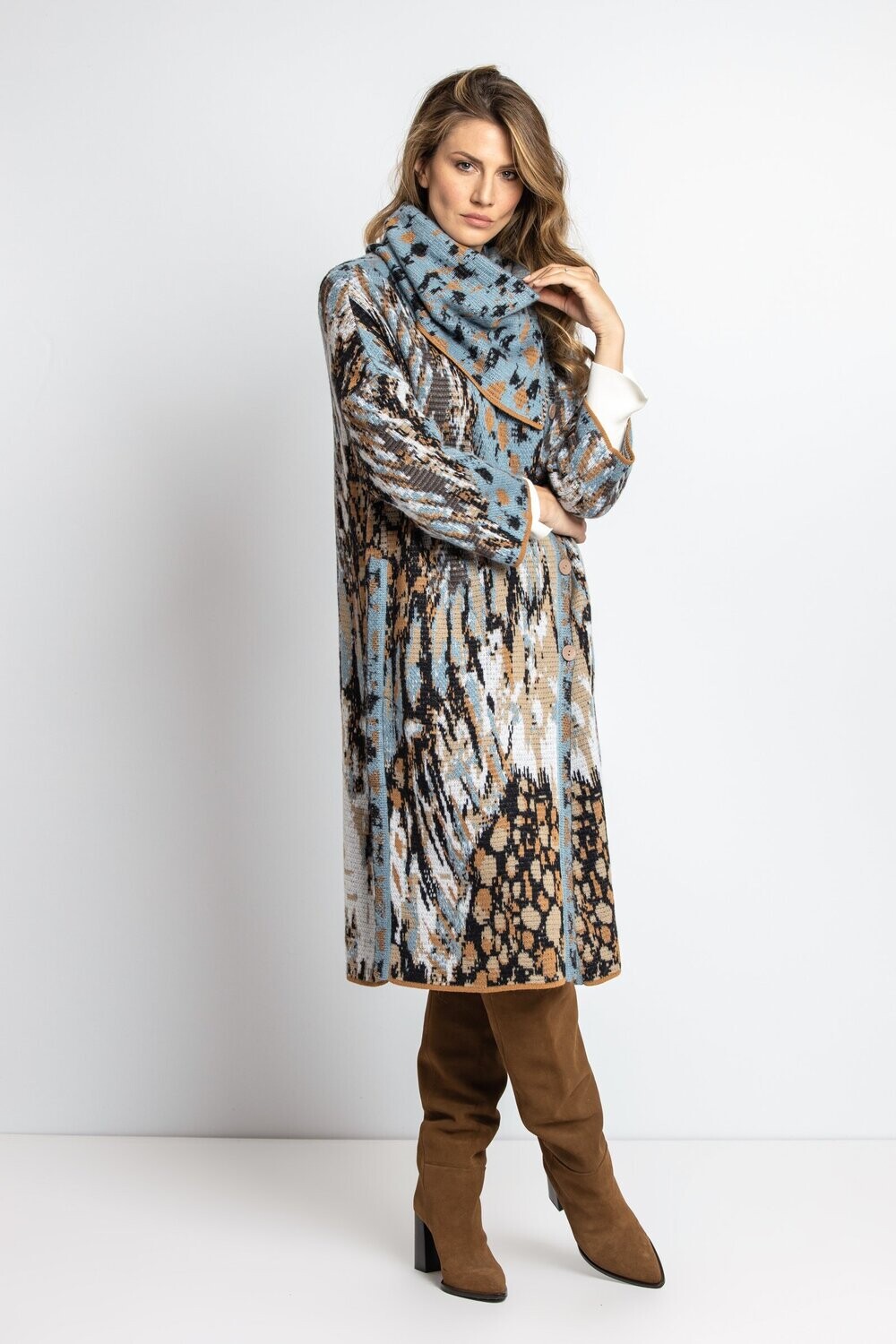 IVKO Woman 
Jacquard Coat, Brocade Pattern