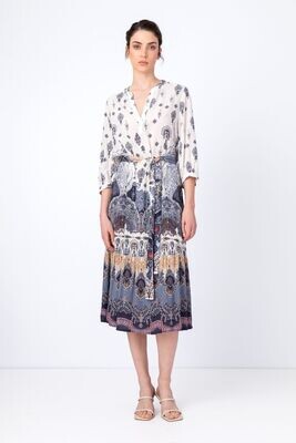 IVKO Woman 
Kleid mit V-Ausschnitt und filigranem Motiv