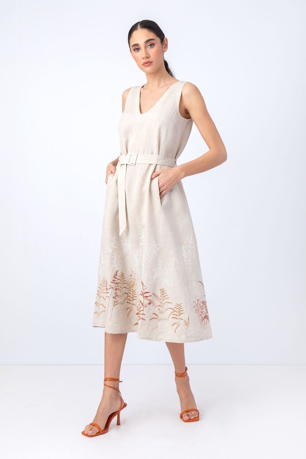IVKO Woman 
Besticktes Kleid, Schattenmotiv